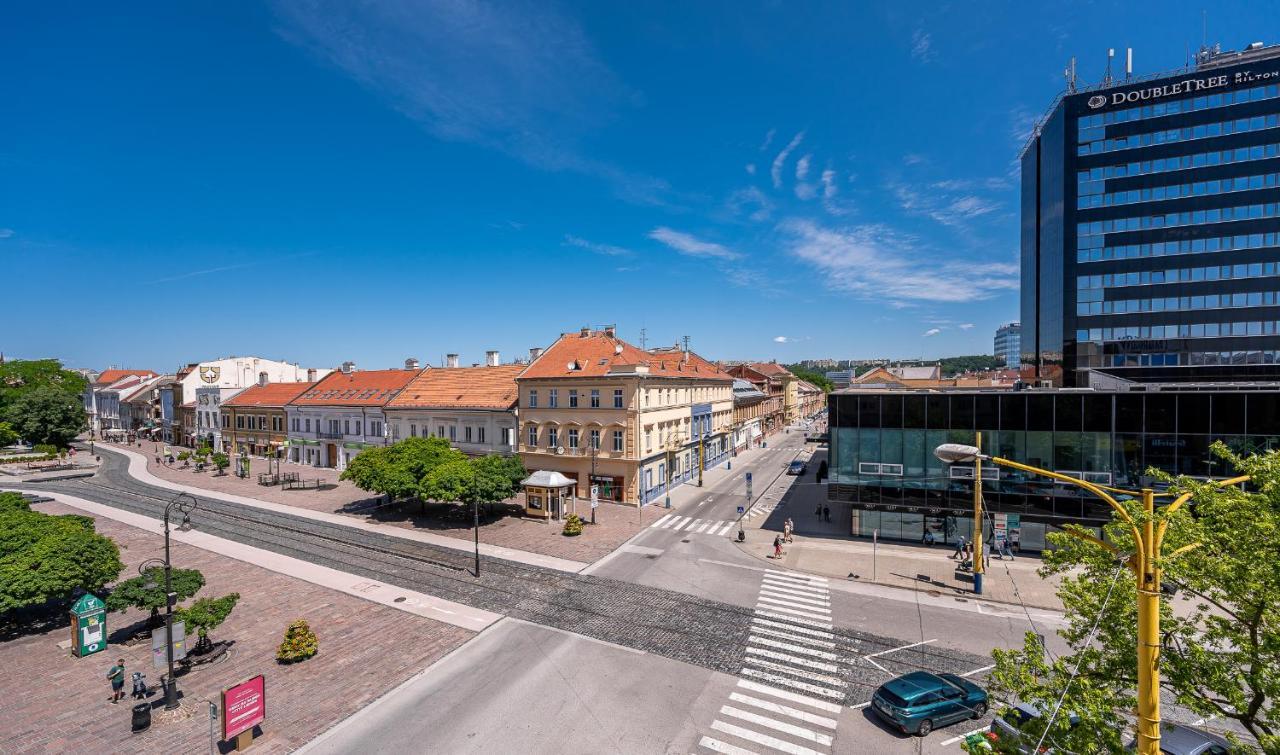 Premium Apt Kosice Center 3 Room 150M2 Hlavna Ulica ภายนอก รูปภาพ