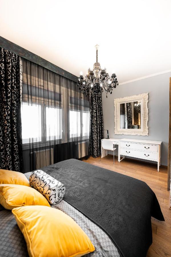 Premium Apt Kosice Center 3 Room 150M2 Hlavna Ulica ภายนอก รูปภาพ