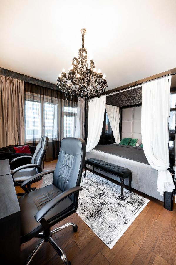 Premium Apt Kosice Center 3 Room 150M2 Hlavna Ulica ภายนอก รูปภาพ