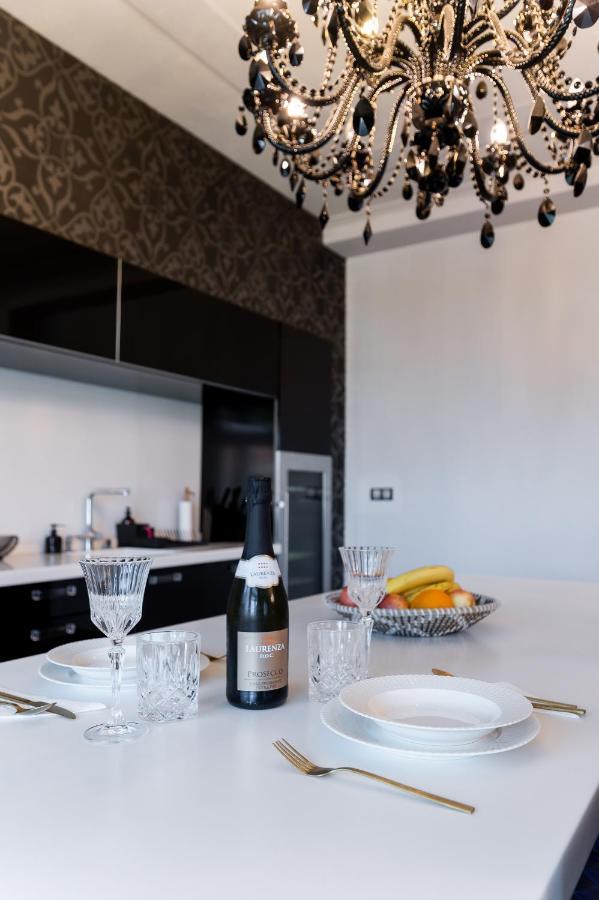 Premium Apt Kosice Center 3 Room 150M2 Hlavna Ulica ภายนอก รูปภาพ